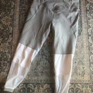 CALIA by Carrie Underwood Capri Leggings Size Med